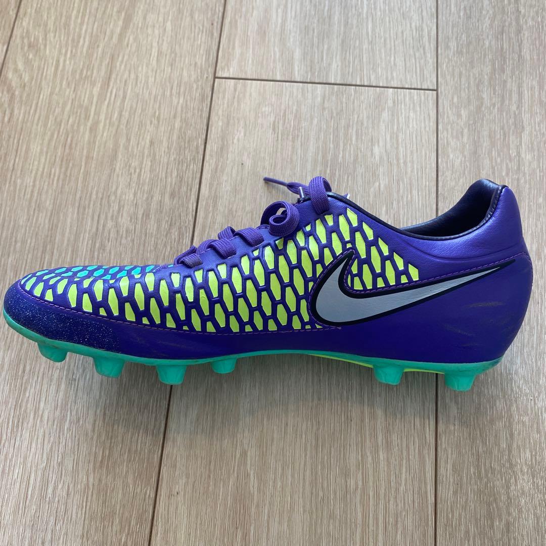 使用わずか美品NIKE サッカースパイク25.5