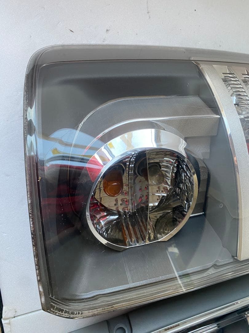 トヨタ 純正 ヴォクシー 70系 後期 ZRR70W テールランプ　左右セット