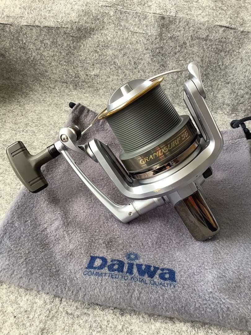 Daiwaリール　GRANDSURF 35 シルバー 収納袋付き　2台セット！