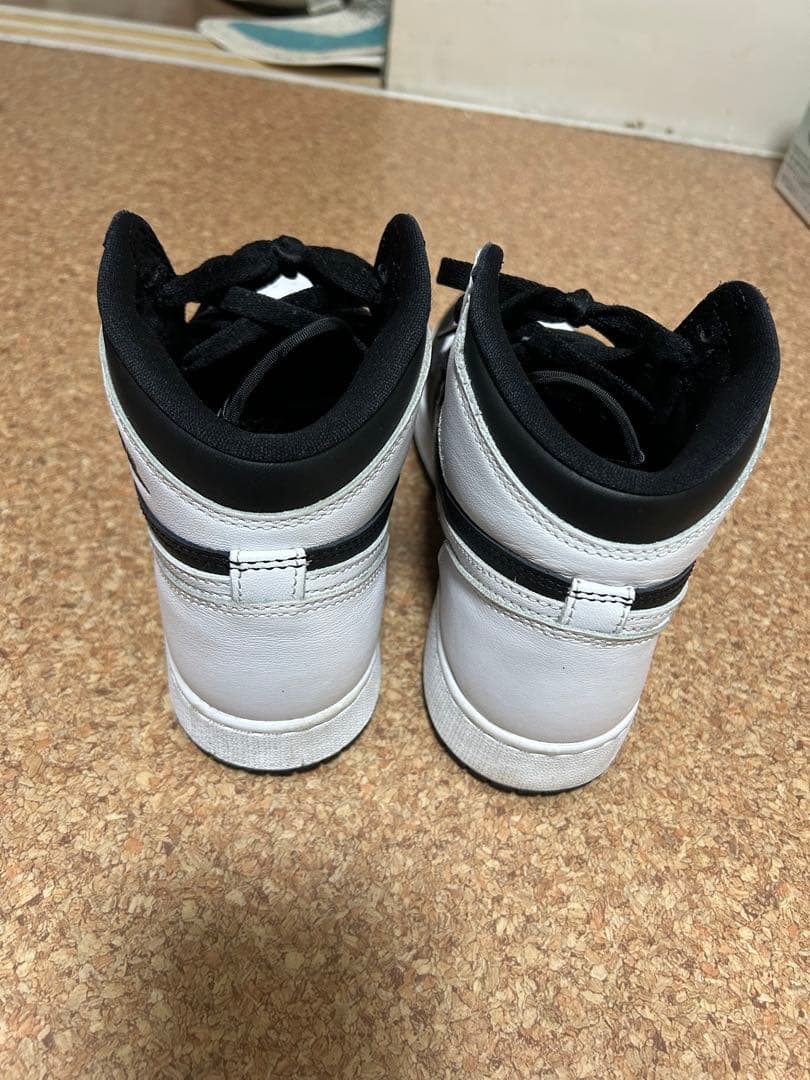NIKE GS エアジョーダン1 レトロ ハイ OG ブラック ホワイト24cm