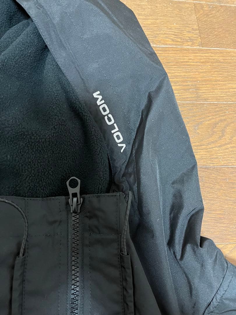 最終値下げ！VOLCOM スキーウェア