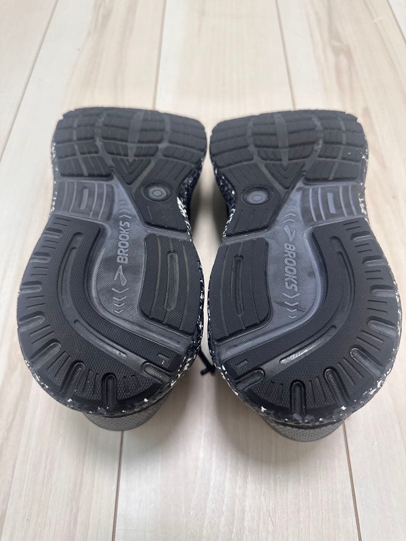 【超美品】BROOKS ゴースト16 ブルックス ブラックカモ