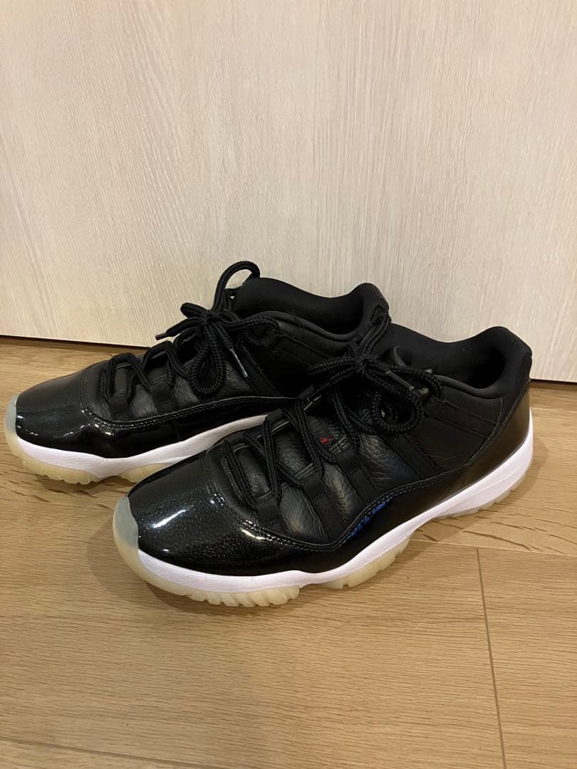 Air Jordan 11 ブラック/ホワイト シューズ