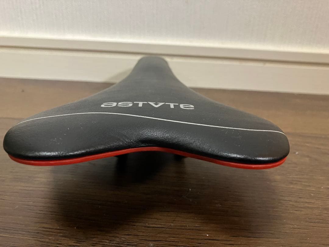 ASTUTE Skyline Tiサドル