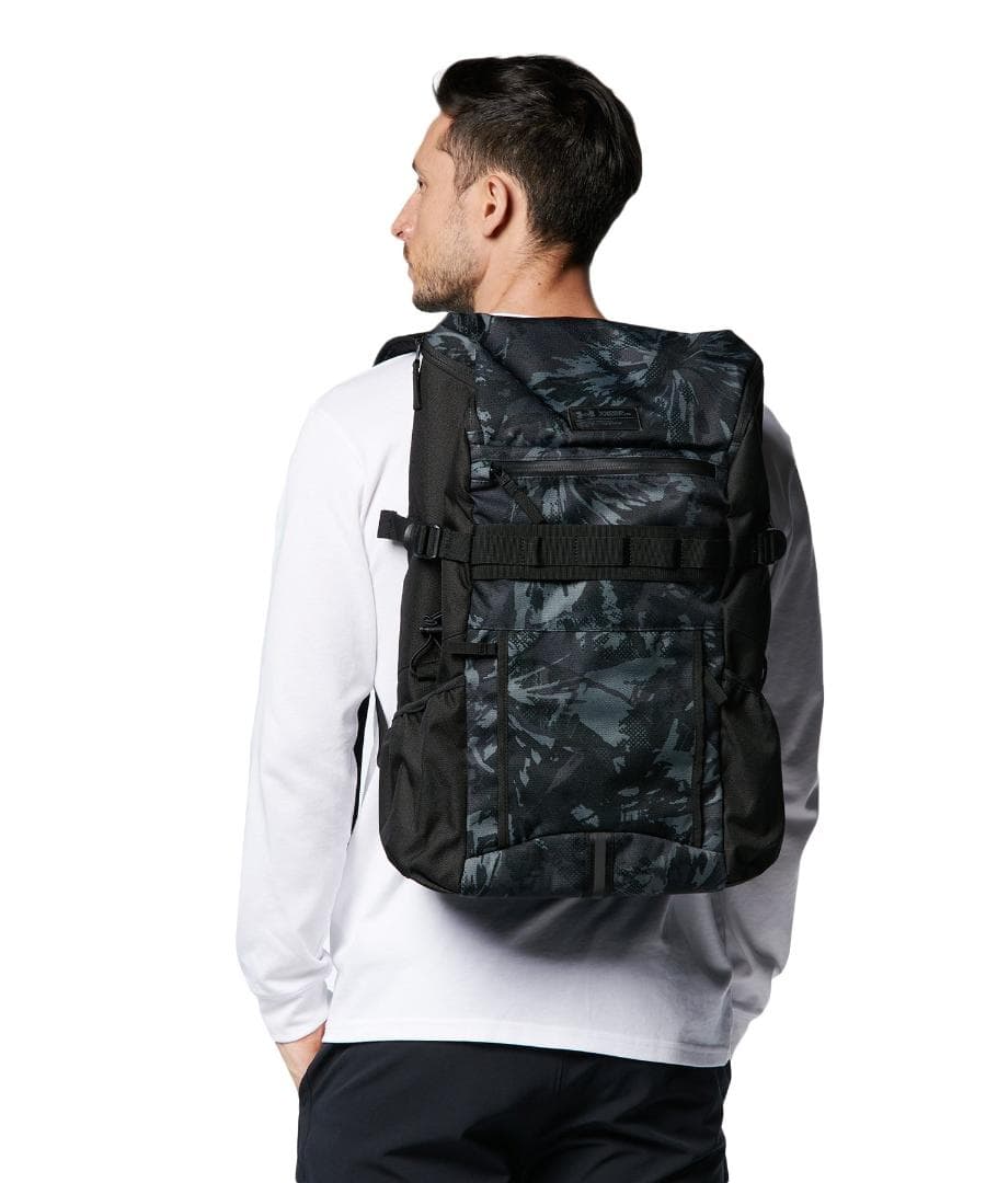 ◆アンダーアーマークール バックパック ◆30L◆ブラック・カモフラ◆4割引き◆