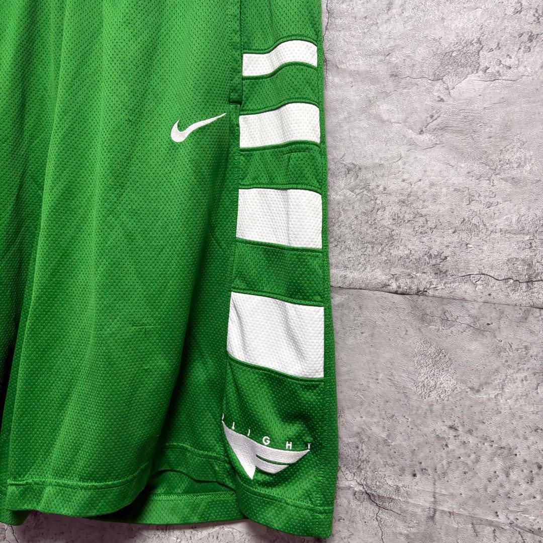 NIKE ナイキ　半ズボン　スポーツウェア　グリーン　人気カラー　古着　XL