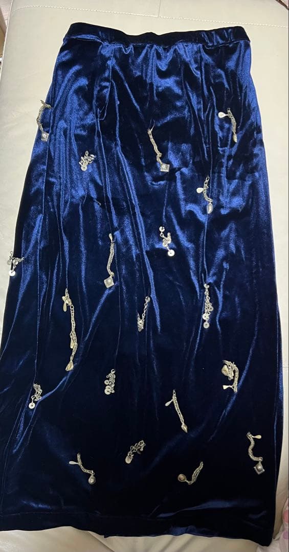新品　ベリーダンストライバル用ストレッチベルベットスカートアンティークパーツつき