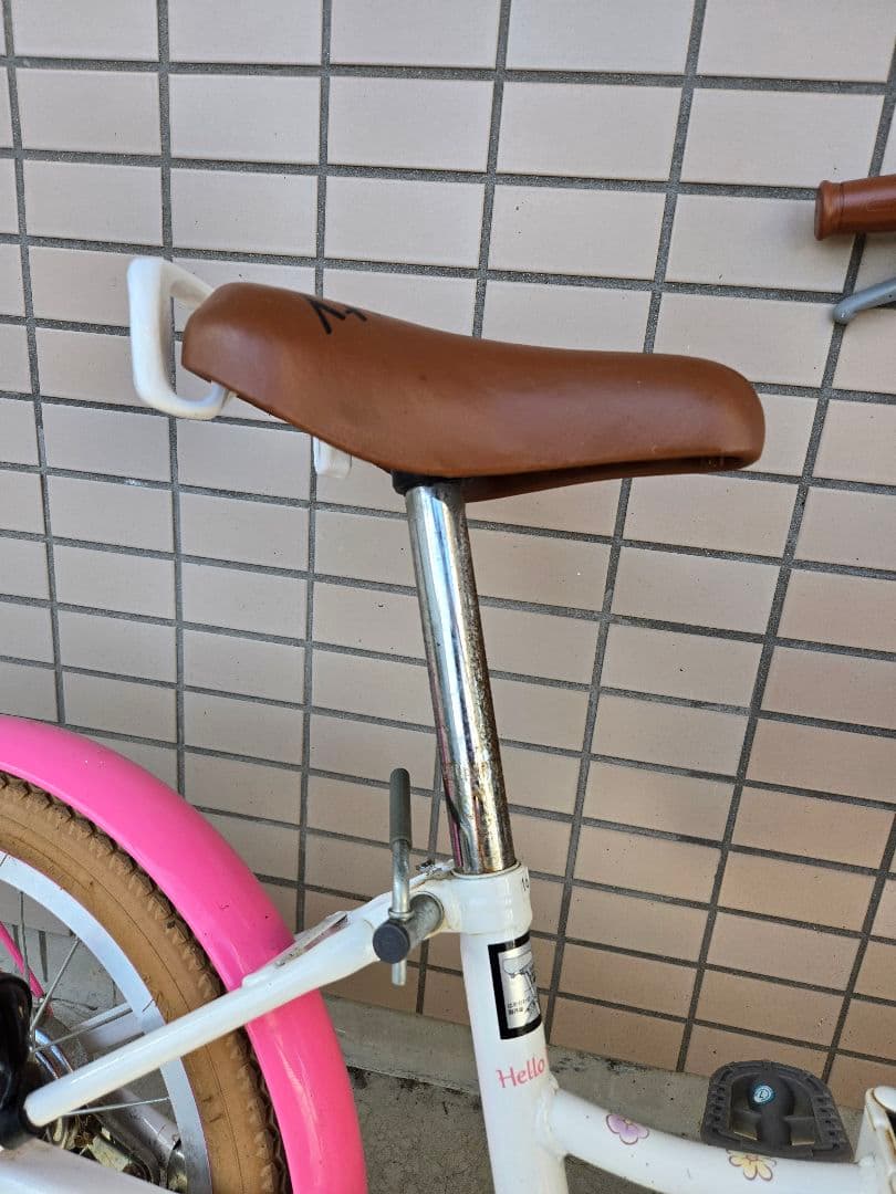 ※都城市受け取りハローキティ 幼児用自転車 空気入れ サポーター ヘルメット