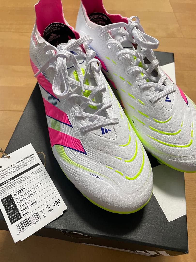サッカースパイク　adidasプレデター