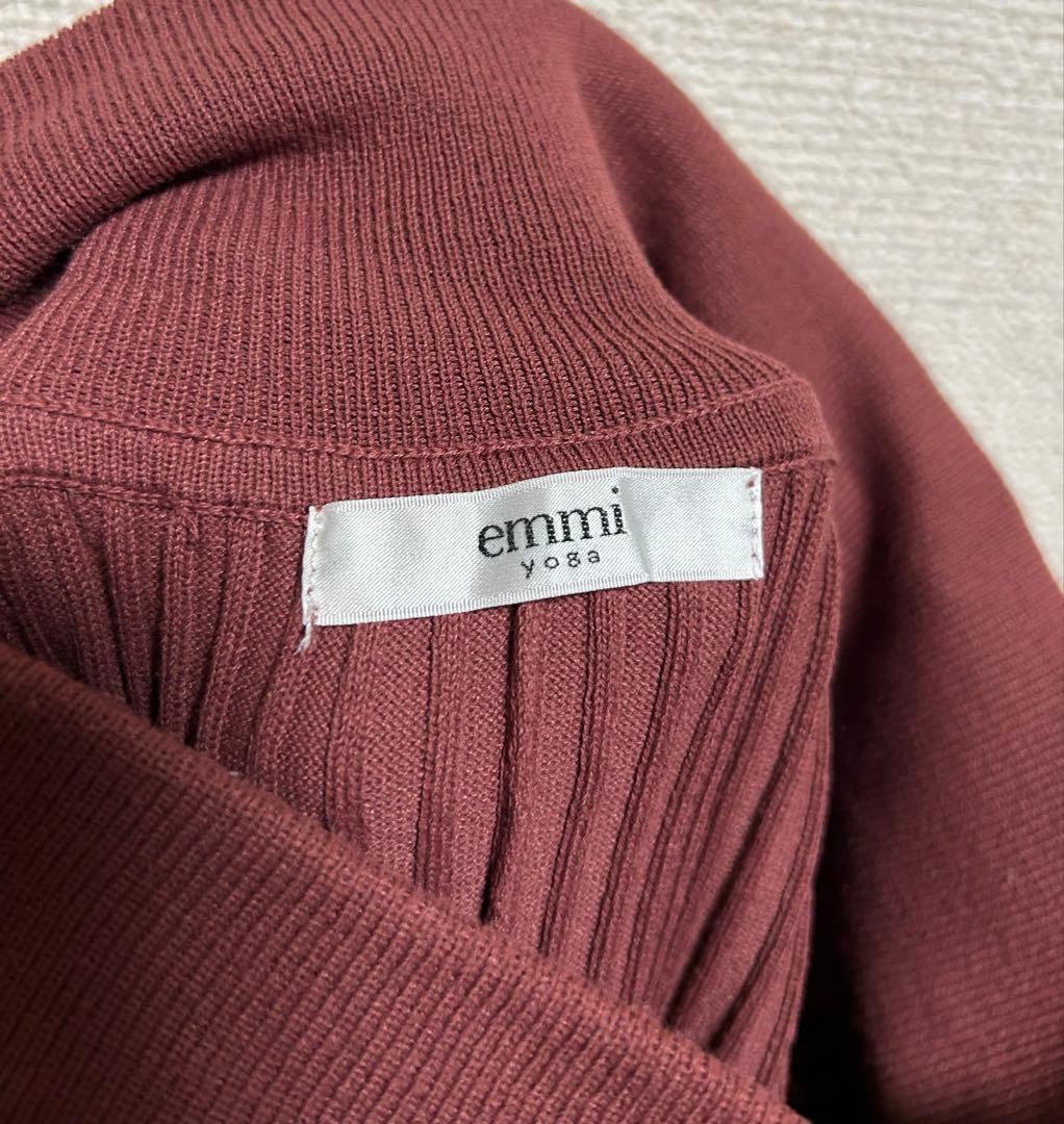 emmi yoga ウォッシャブル　吸水速乾　UVカット　リブニットパンツ