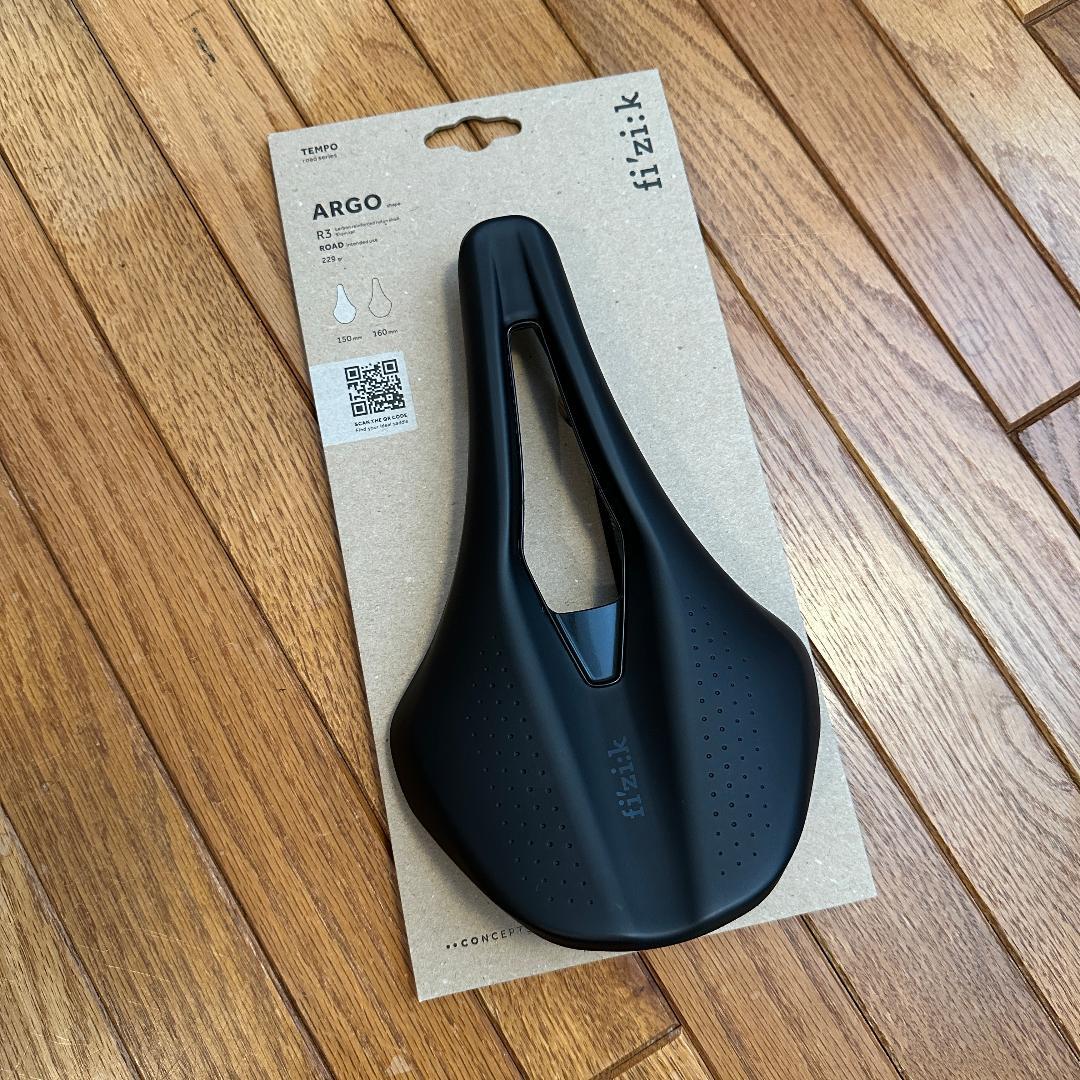 Fi'zi:k フィジーク TEMPO ARGO R3 サドル 150mm