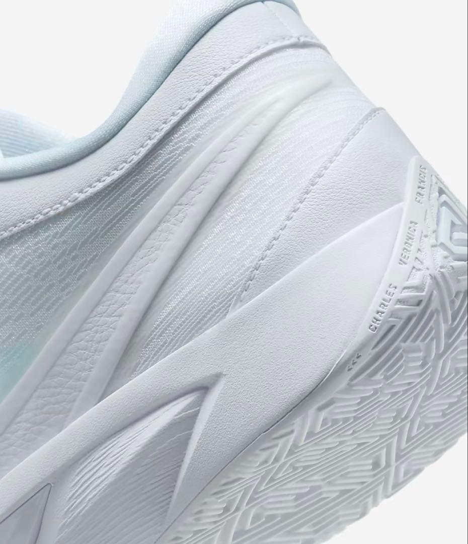 Nike フリーク6 FREAK バスケットボールシューズ バッシュ 白 ヤニス