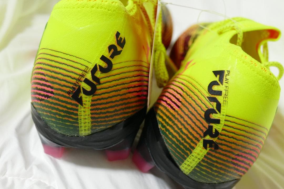 サンプル品★プーマ★フューチャー8アルティメットサッカースパイク★27.0/YE