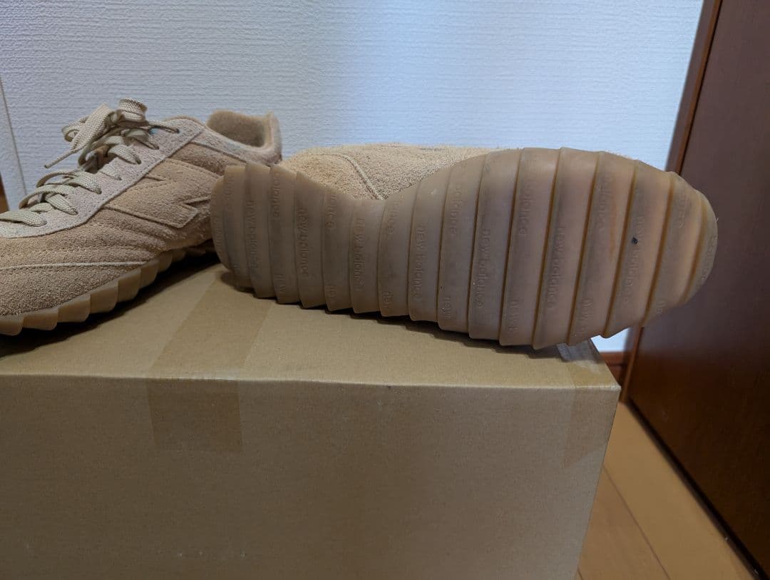 New Balance AURALE スエードシューズ ベージュ