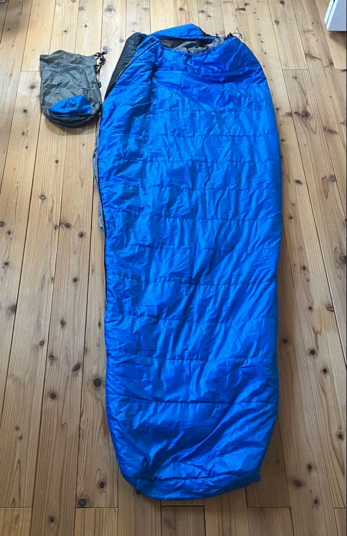 イスカ　Alpha Light 700 X 3-Season Model 寝袋