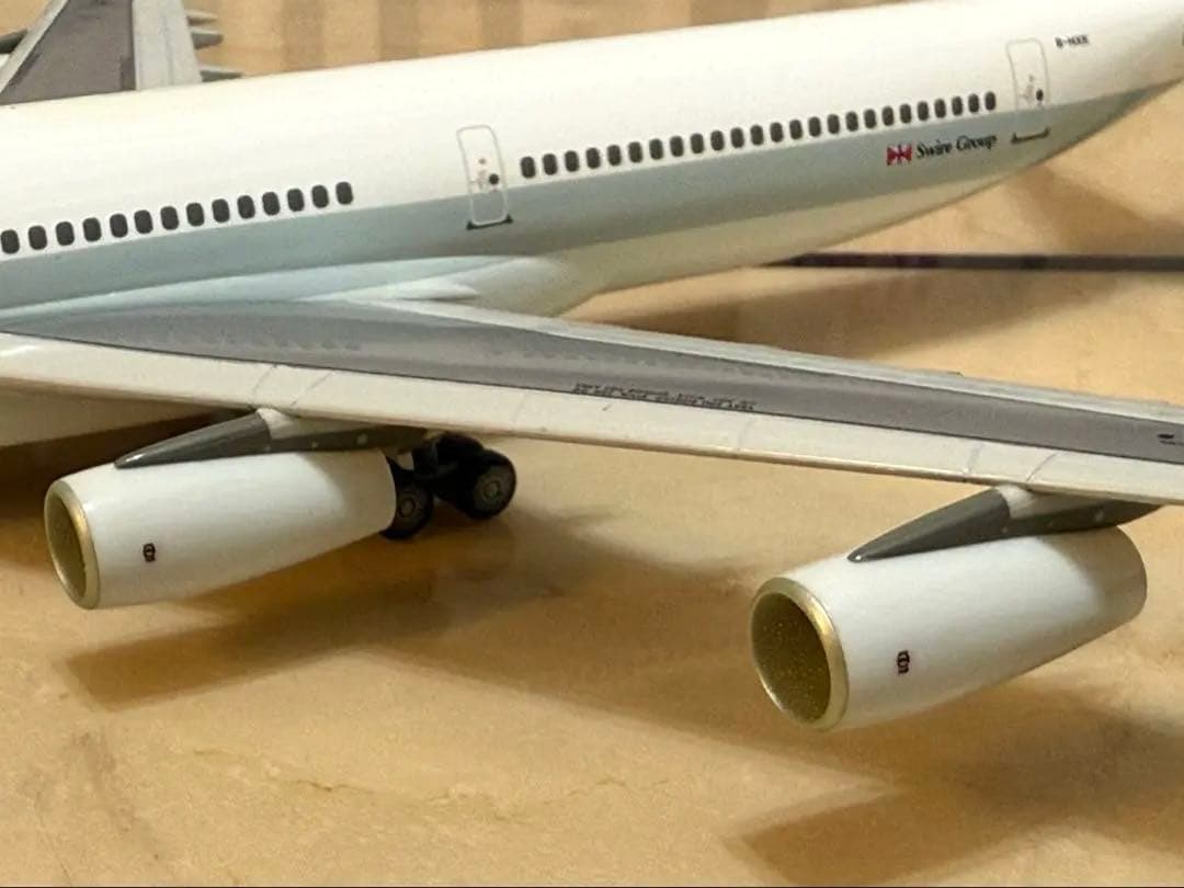 キャセイパシフィック航空A340-300 飛行機模型