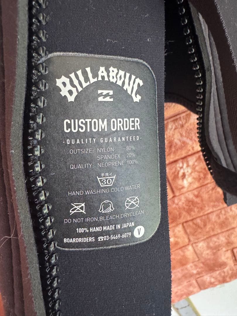 Billabong ブラック ロングスリーブタッパー