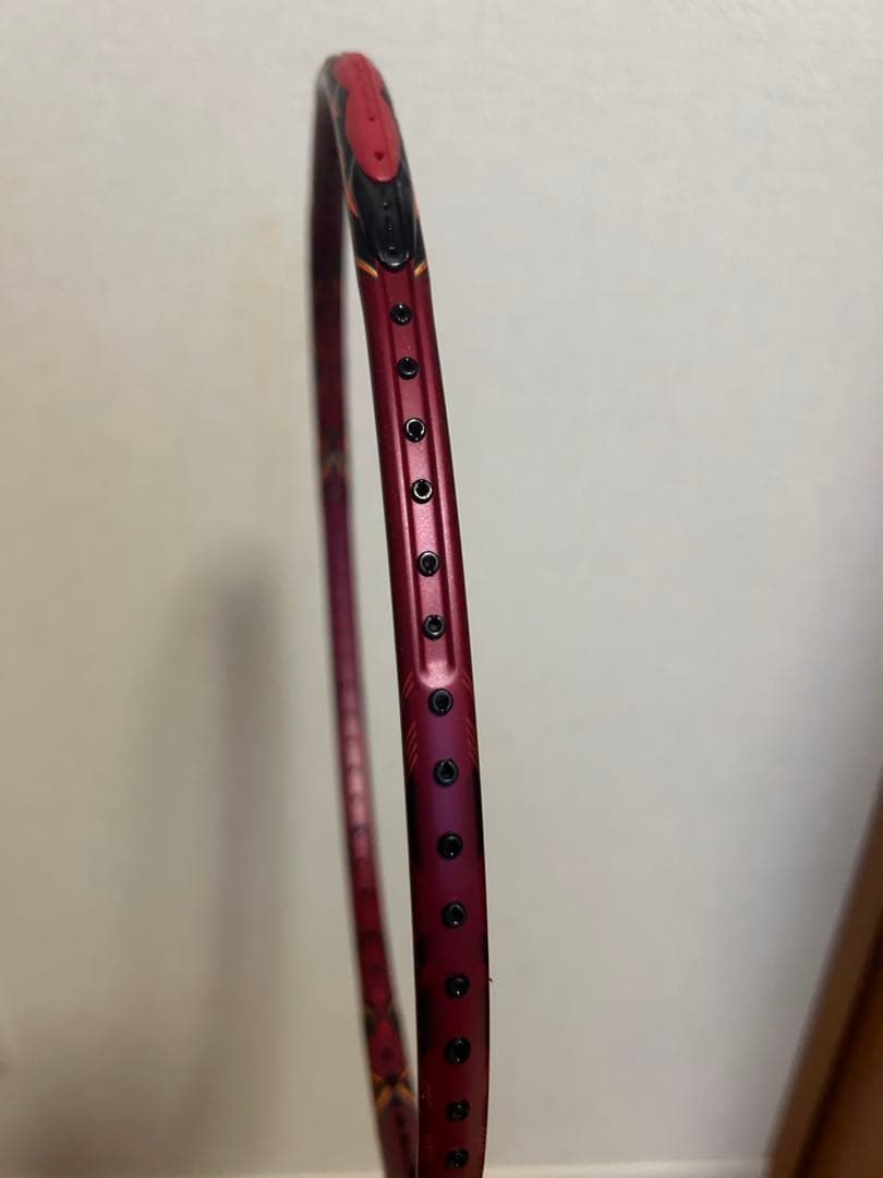 Voltric 80 E-Tune バドミントンラケット 3UG5