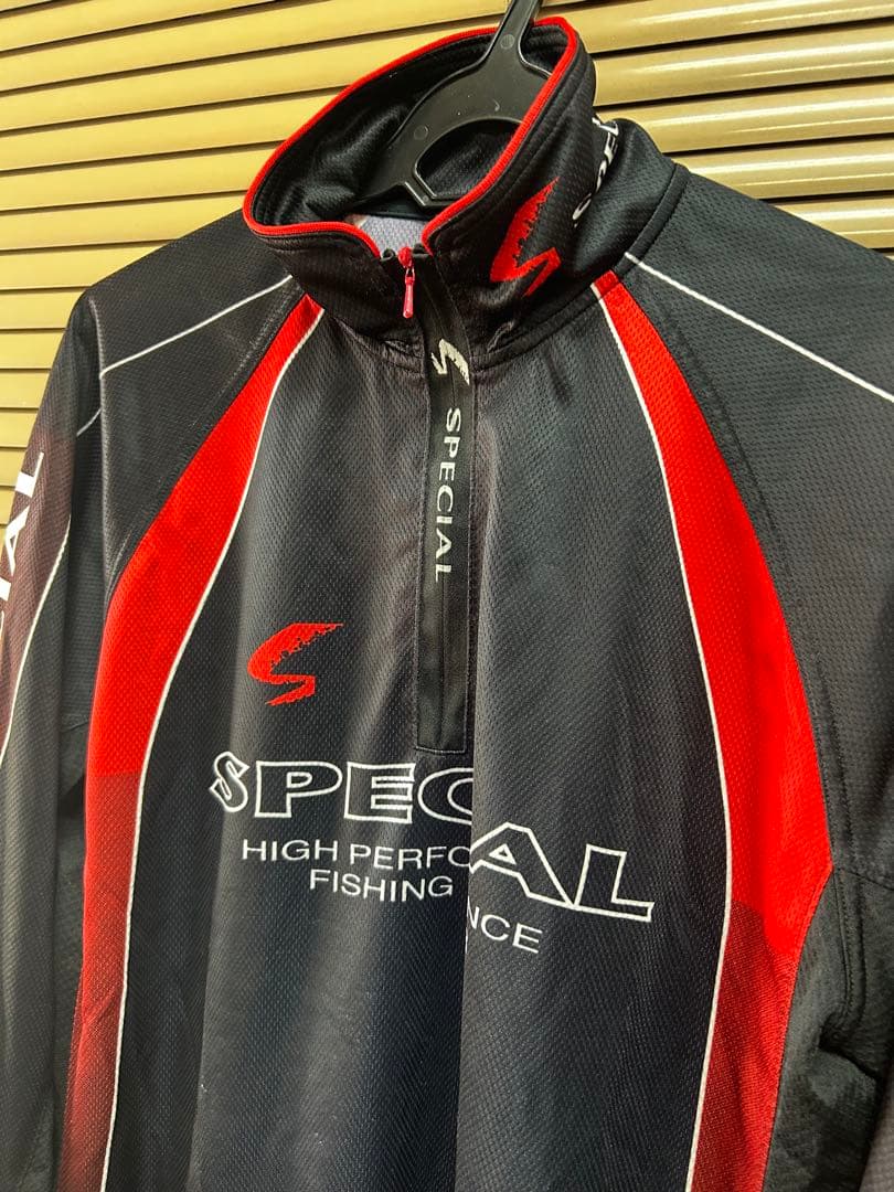 ダイワ精工（株）製　SPECIAL フィッシングウェア ハーフジップ 黒/赤