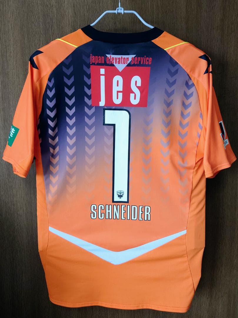 横浜FC シュナイダー潤之介サイン入りユニフォーム 1番オレンジ