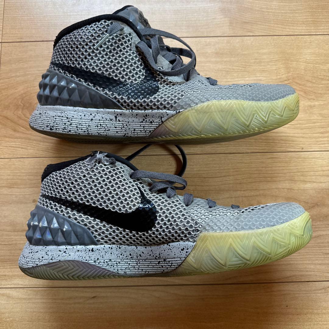 Nike バスケットシューズ カイリー　ハイカット グレー/ブラック