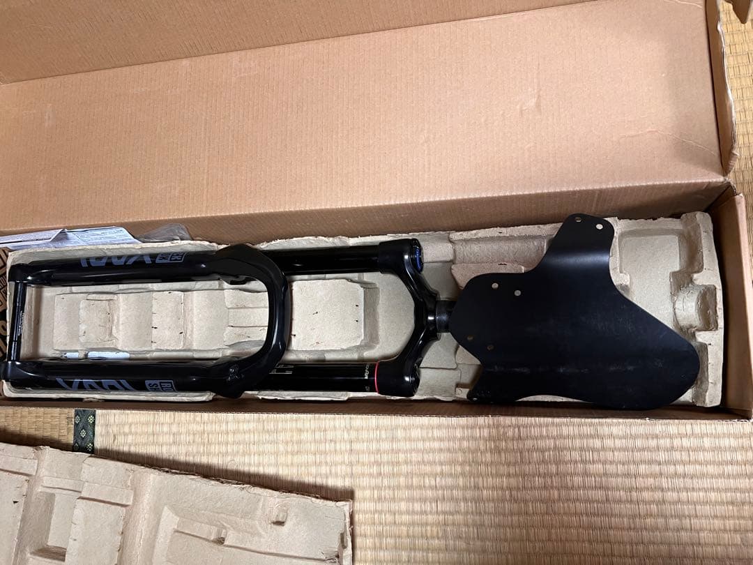 【最終】RockShox YARI 15*110mm 180mm 27.5インチ
