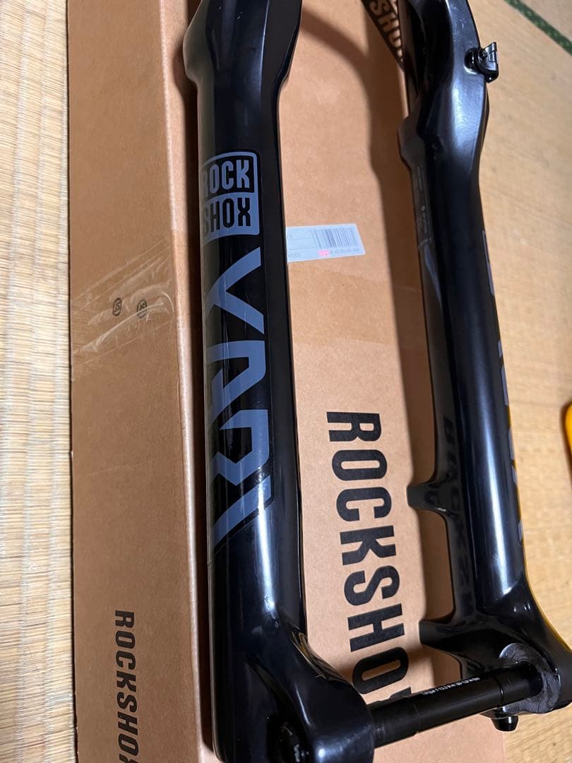 【最終】RockShox YARI 15*110mm 180mm 27.5インチ