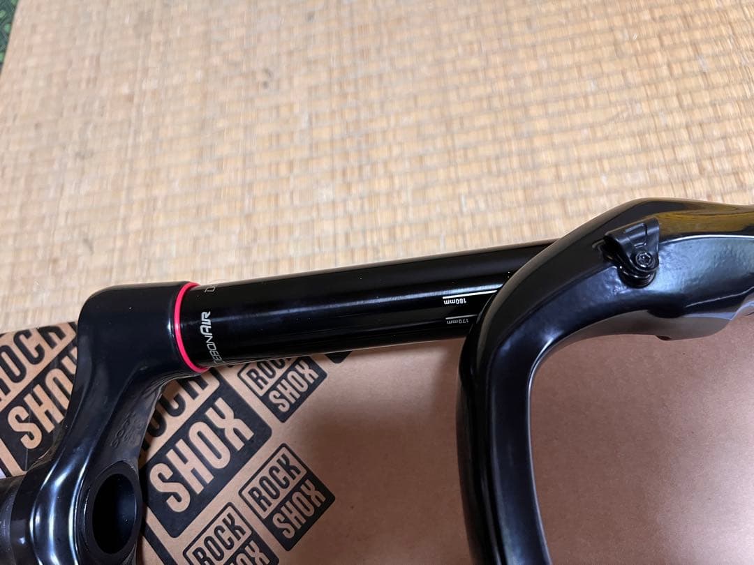 【最終】RockShox YARI 15*110mm 180mm 27.5インチ