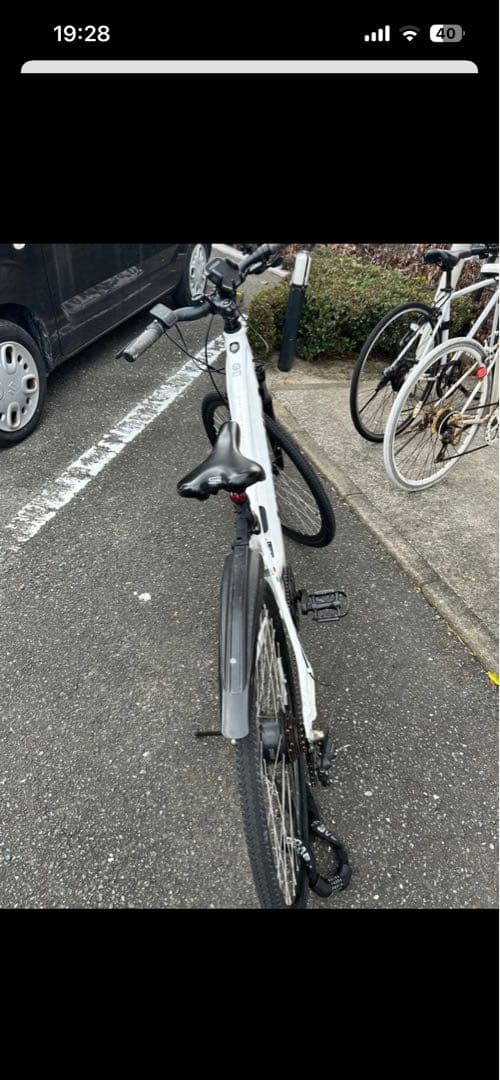 電動アシスト自転車 ホワイト 定価で15万ほどします。