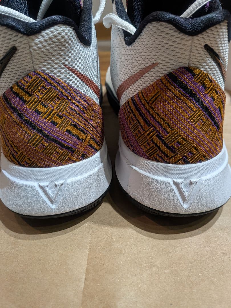 Nike カイリー 5 BHM EP