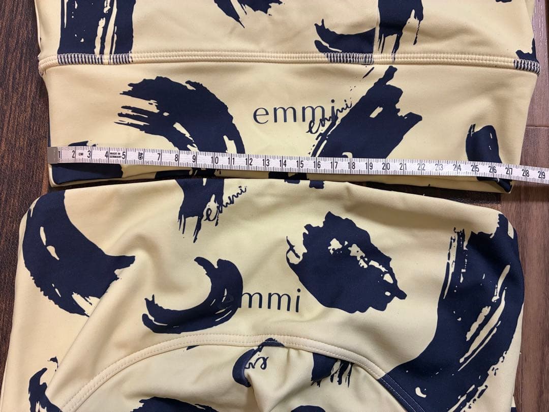 【新品同】emmi yoga　ヨガウェア　アート柄　薄黄×ネイビー　水陸両用
