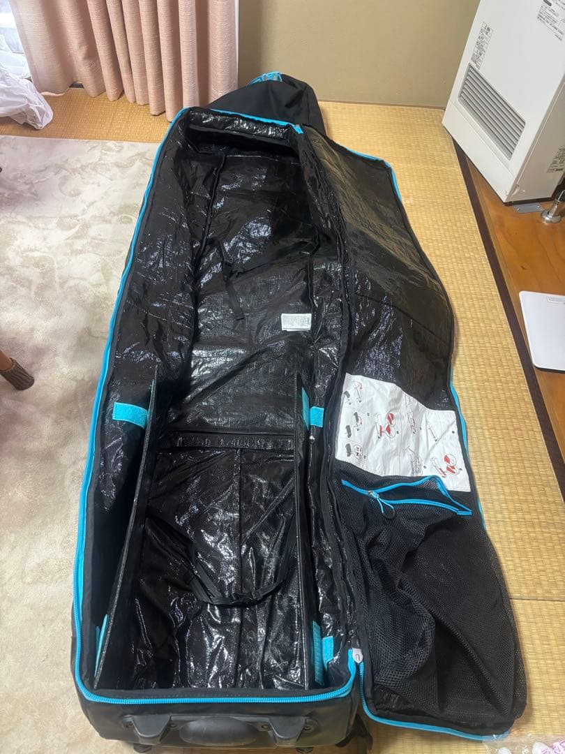 スノーボードバッグ キャスター付き 黒/青