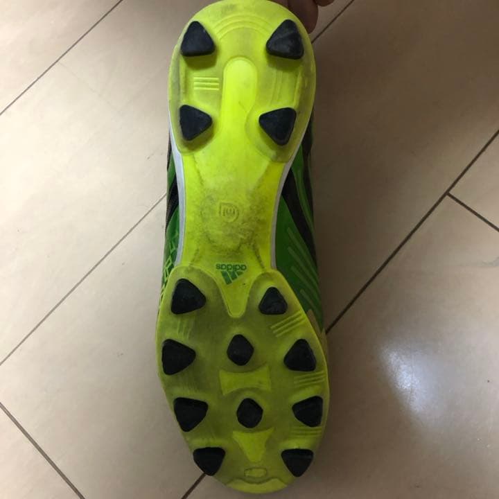 サッカースパイク アディダス　26.5