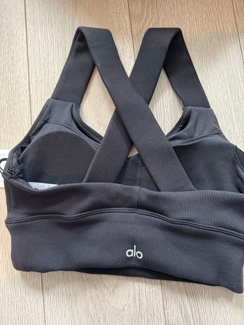 新品Alo yoga アローヨガ ブラトップ XS