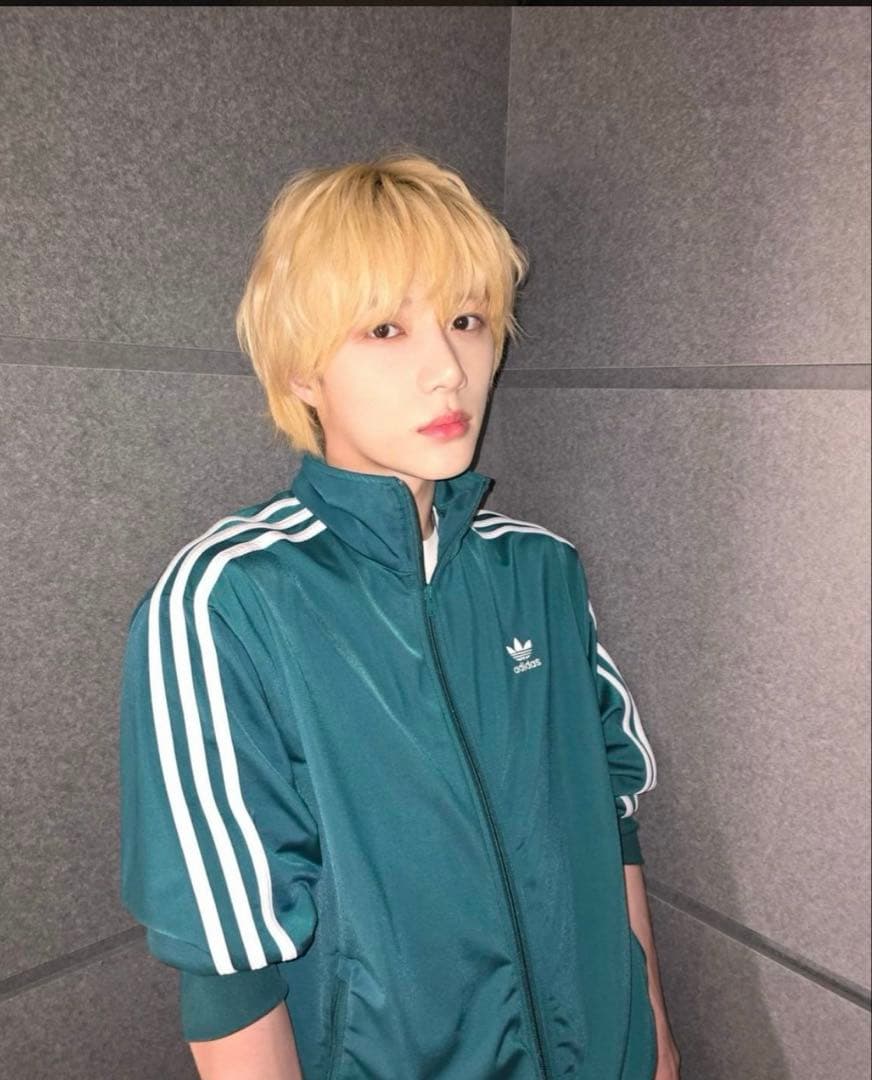 adidas トラックジャケット　グリーン