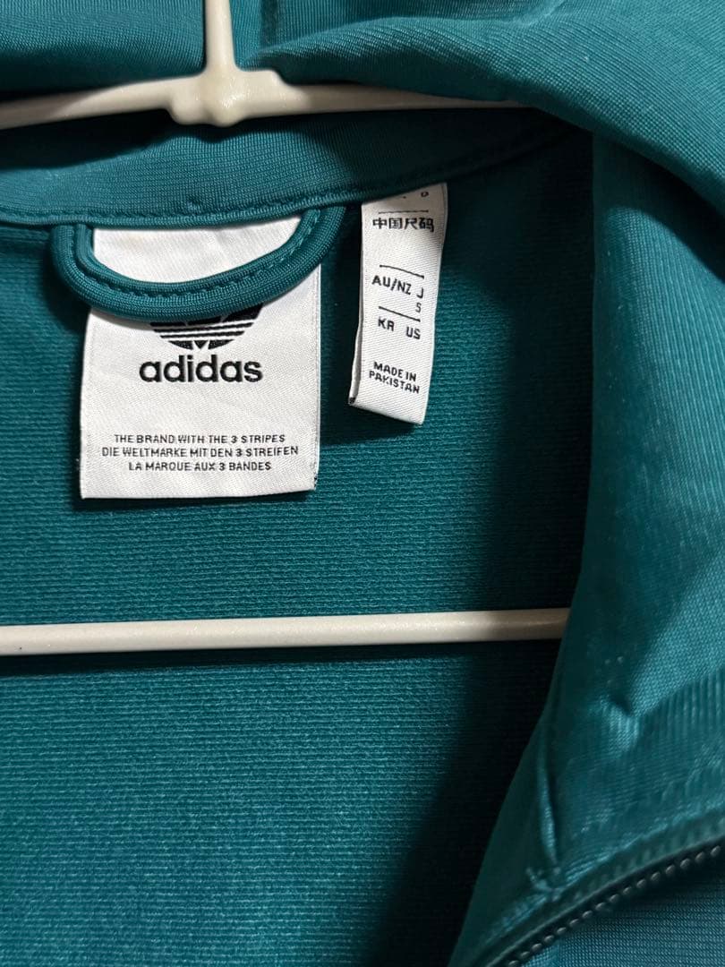 adidas トラックジャケット　グリーン