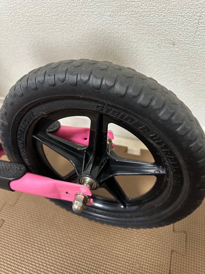 ストライダー　スポーツモデル　12インチ　ピンク