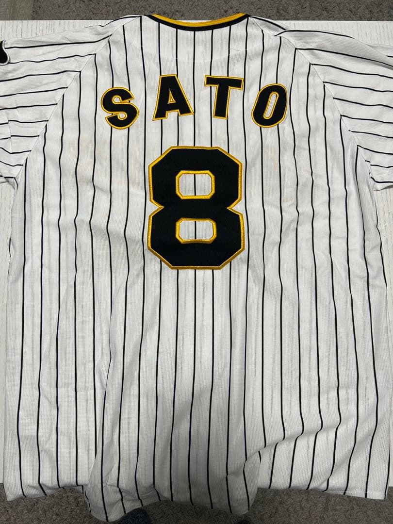 阪神タイガース　佐藤輝明　ユニフォーム