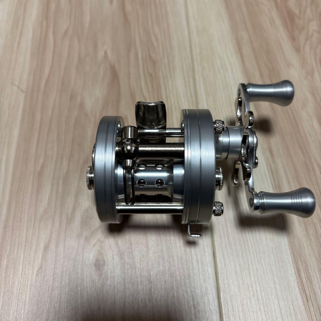 五十鈴工業　BC440SSS Silver Ash ベイトリール