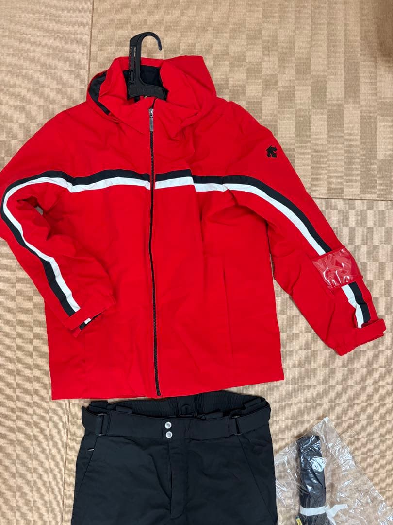 美品 DESCENTE デサント スキーウェア メンズ　近年モデル 赤×サイズＬ