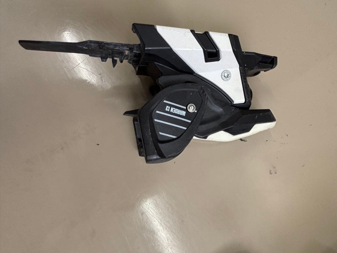 ATOMICスキービンディング「WARDEN MNC 13 Demo (R) 」