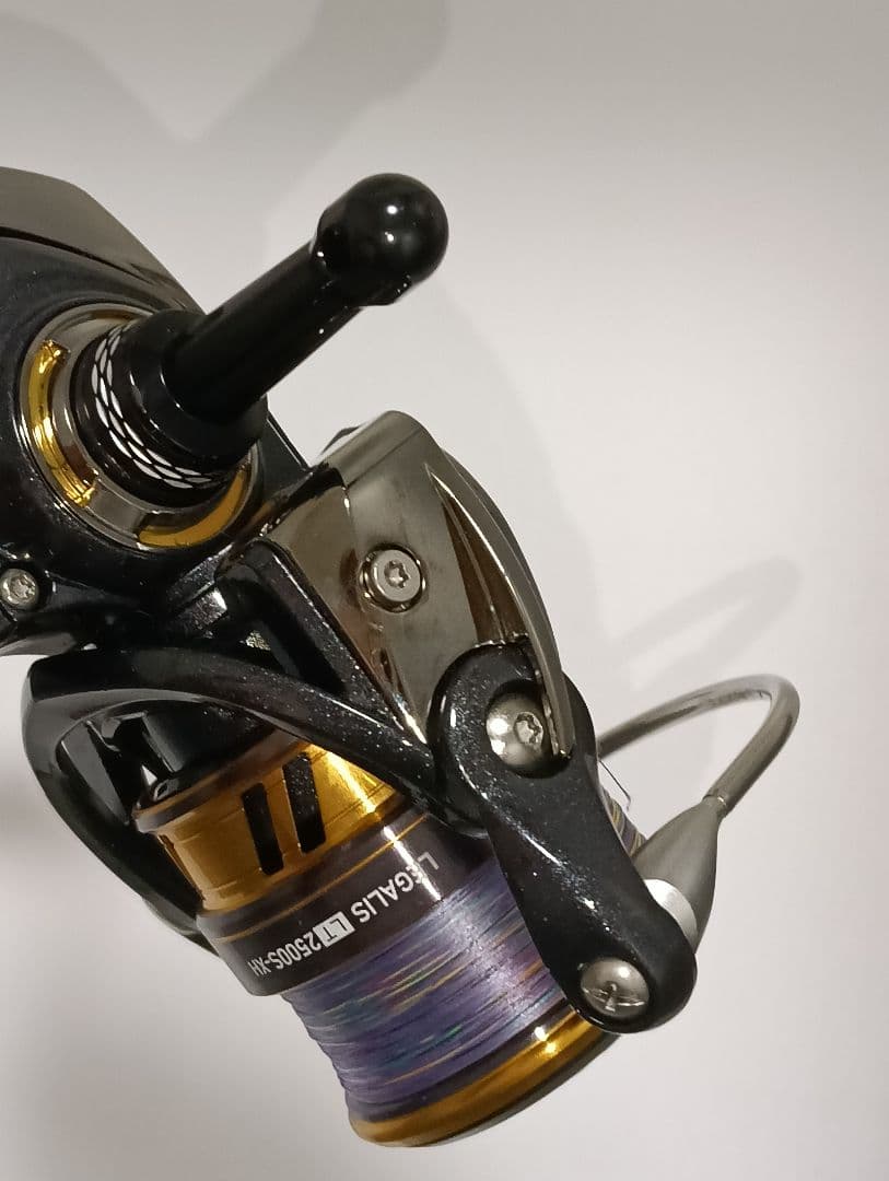 美品■カスタム■ダイワ 23 レガリス LT2500S-XH ゴメクサス部品