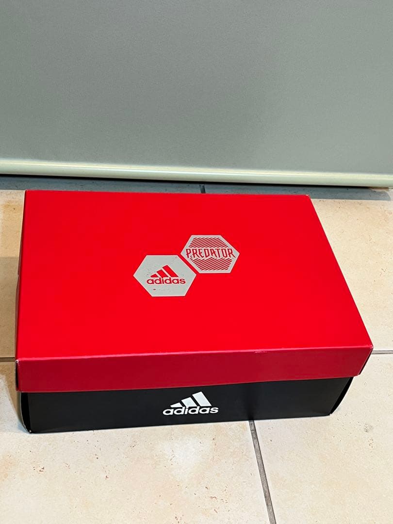 年始限定　アディダス　スニーカー　プレデター19.1 TR