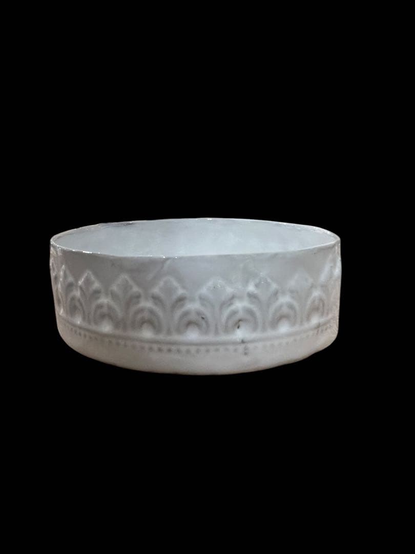 マチルダキャロン　アスティエドビラット　白い陶器の装飾ボウル 中型