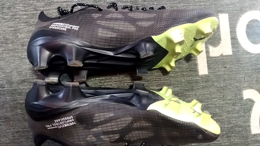 サッカースパイク　プーマ　ウルトラ1.4AG/HG