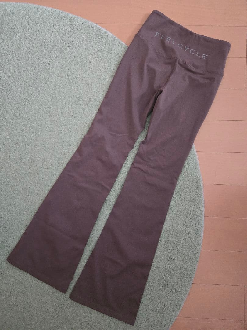 【美品】FEELCYCLE フィールサイクル★裾フレアレギンス★ボルドー★XS
