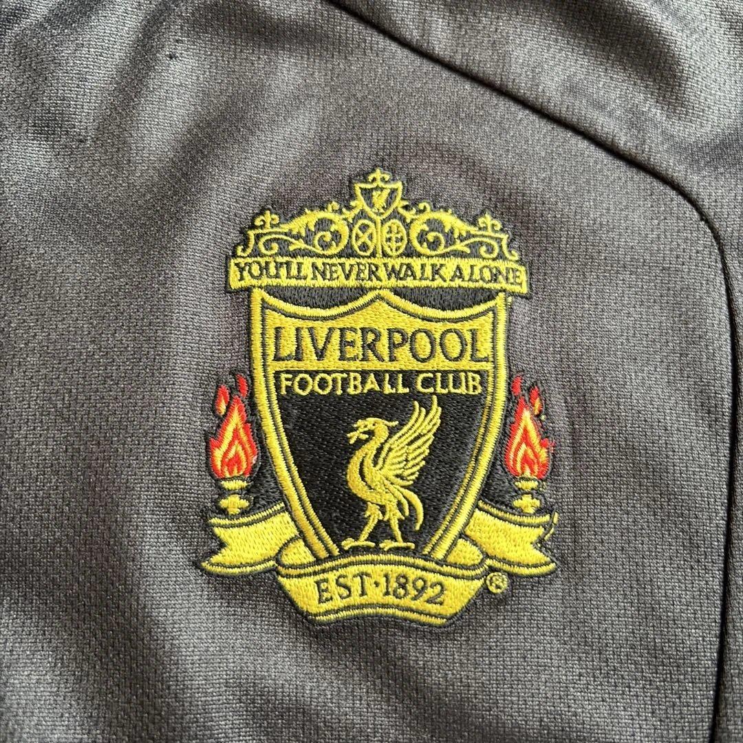 adidas LIVERPOOL FCリバプール　トラックジャケット　刺繍ロゴ