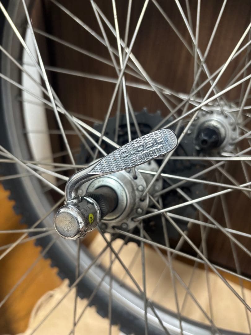 アラヤ製 自転車ホイールセット 8段スプロケット、DEPUTYタイヤ付き