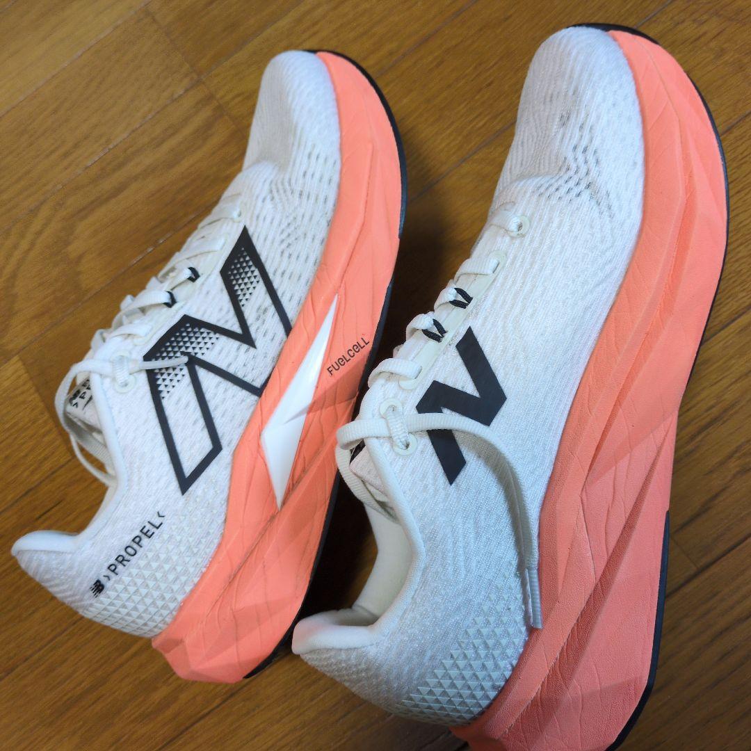 New Balance フューエルセル プロペル V5 25.5cm 走行少