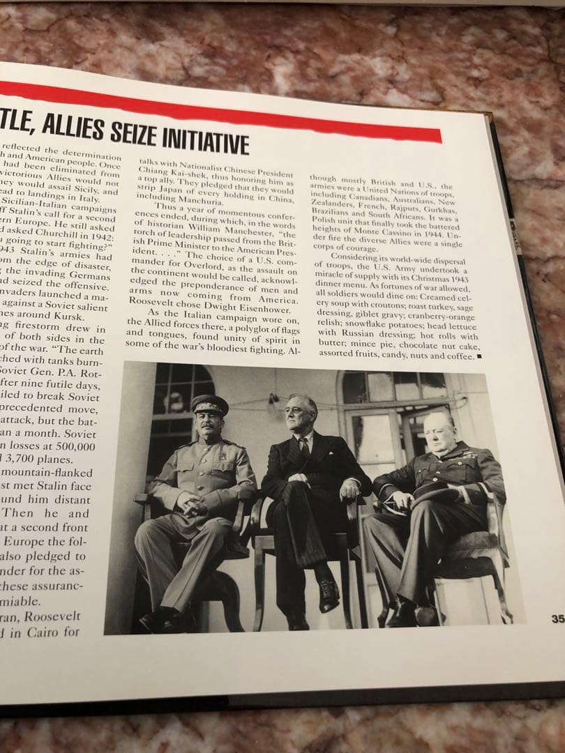 ①アメリカ郵便公社　World War II Remembered 切手アルバム